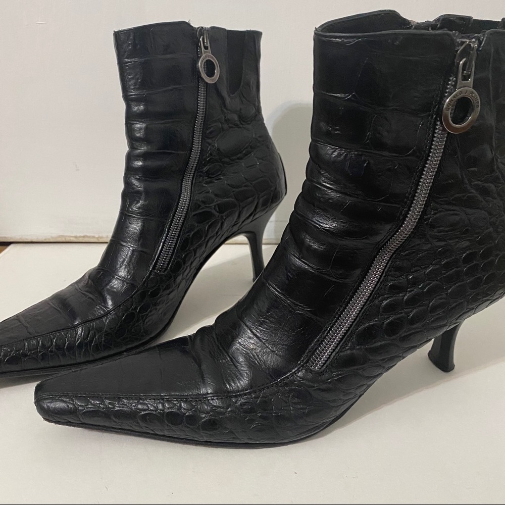 Donald J Pliner black leather booties size 8 1/2